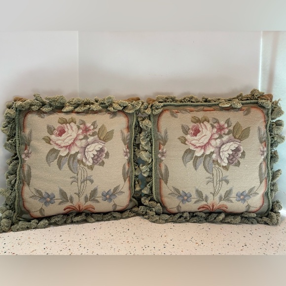 Vintage Tapestry Rose Floral Down Filled Tassel Pillows Set of 2 Cottagecore - Picture 2 of 8